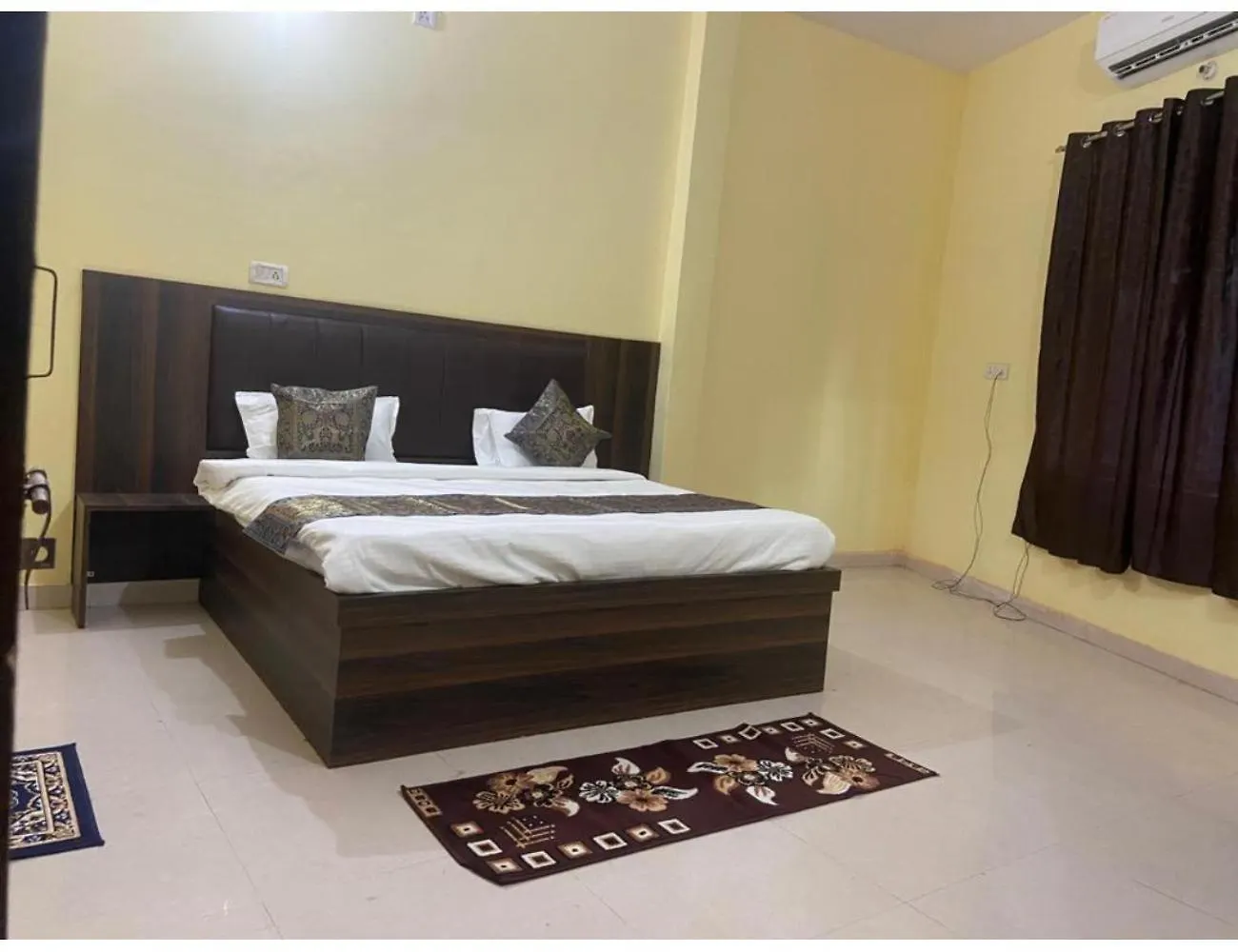 Hotel Sadguru Inn, Varanasi India