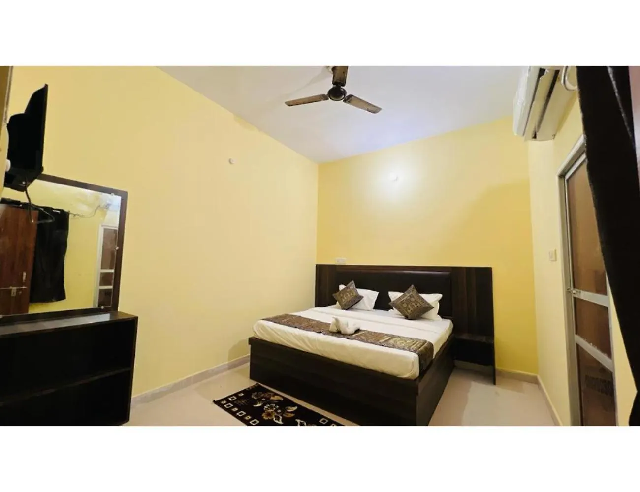 Hotel Sadguru Inn, Varanasi Homestay
