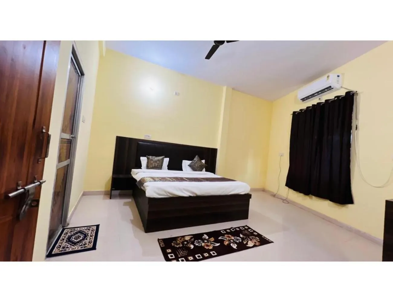 Hotel Sadguru Inn, Varanasi India